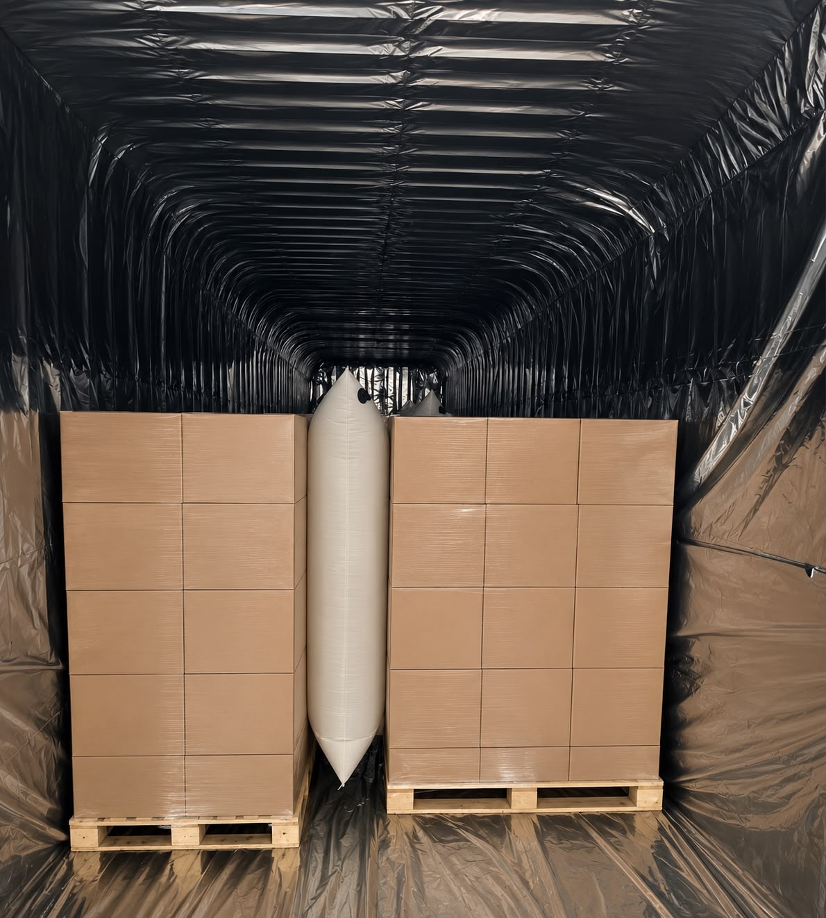 Bolsa de estiba Depack instalada entre pallets en contenedor